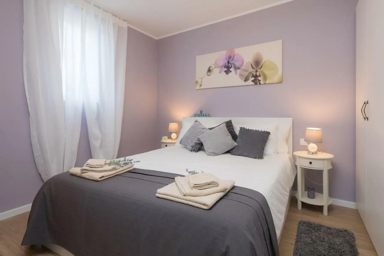 Zlatin Dvor - Apartments For 3, Terrace, Trogir Center, Beach At 5-Min, Bike Friendly