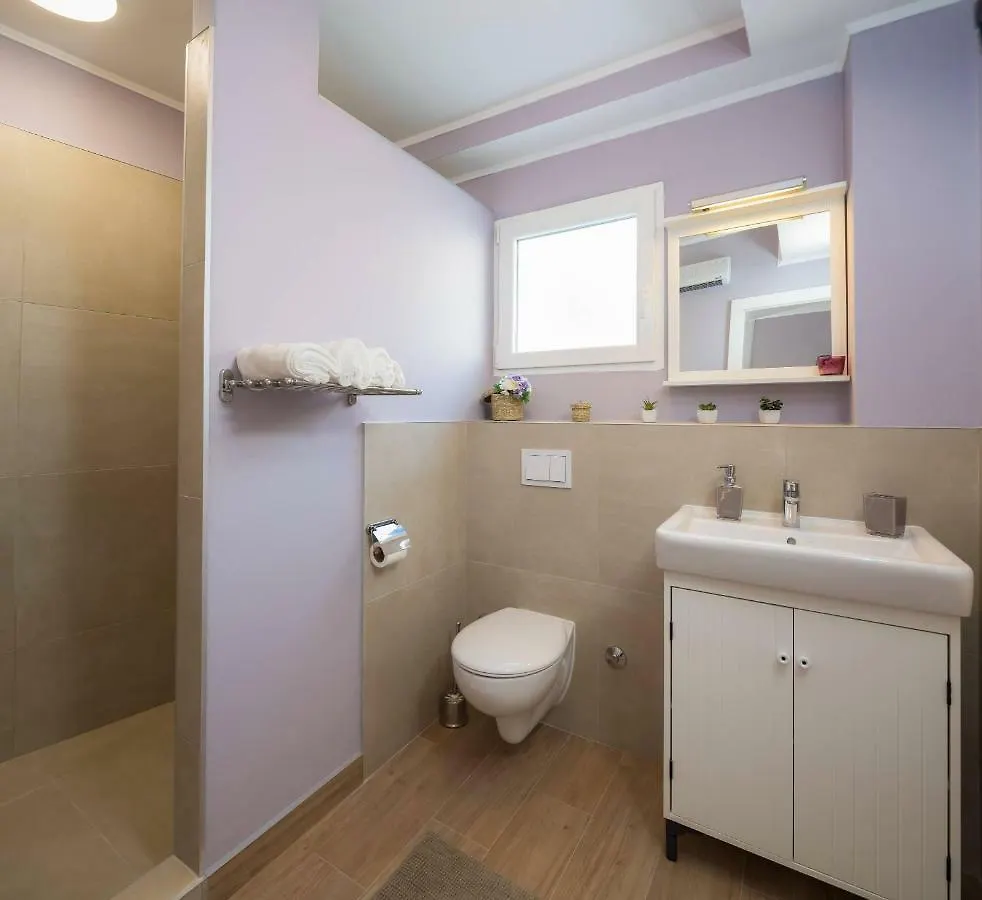 Zlatin Dvor - Apartments For 3, Terrace, Trogir Center, Beach At 5-Min, Bike Friendly