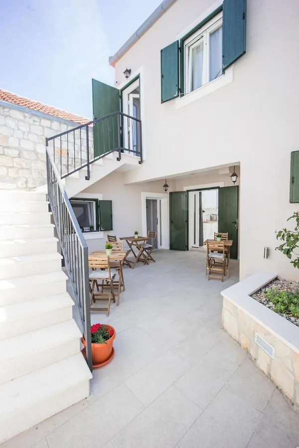 Zlatin Dvor - Apartments For 3, Terrace, Trogir Center, Beach At 5-Min, Bike Friendly Κροατία